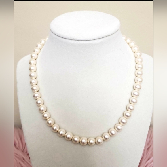 FAUX PEARL NECKLACE IN WHITE & SILVER GRAY - Picture 2 of 10